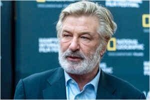 Desestiman cargos contra Alec Baldwin en caso por homicidio involuntario durante filmación de "Rust"