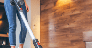 Di adiós a los cables con esta económica aspiradora escoba de Rowenta para mantener el hogar limpio