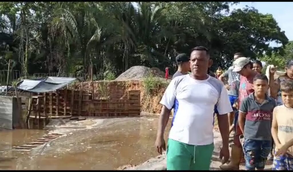 Diputado de Bolívar denuncia obra inconclusa en el puente en Curaima