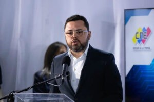 Ecarri prometió clausurar el Seniat si gana la Presidencia