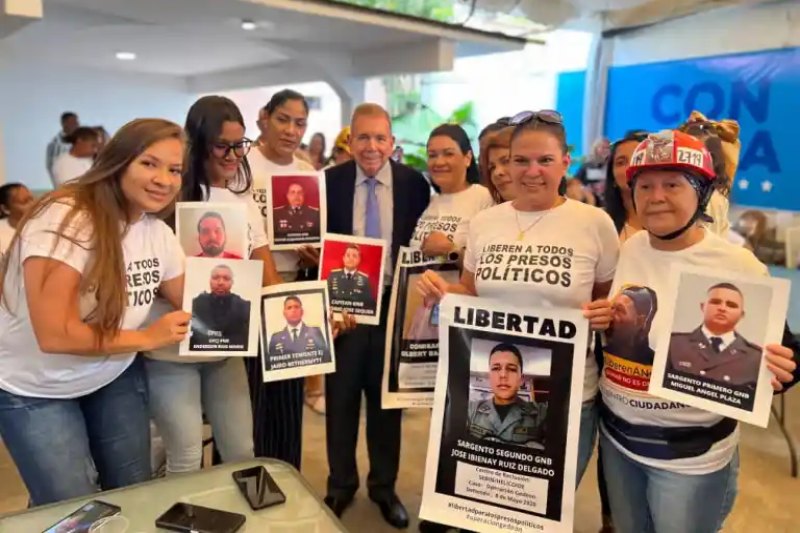 Edmundo Gonález escuchó testimonios de familiares de presos políticos y se comprometió a trabajar por liberarlos (+Video y fotos)