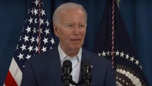 El 70% de los estadounidenses cree que Biden debería apartarse de las elecciones