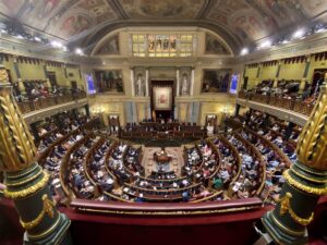 El Congreso tumba los textos alternativos de Vox y Podemos a la reforma judicial pactada por PSOE y PP