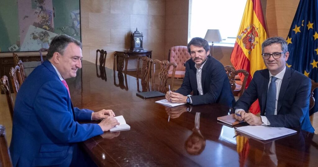 El Gobierno es optimista al ver "puntos de encuentro" con los grupos para lograr un paquete de regeneración compartido