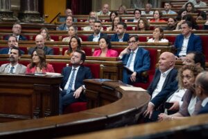 El Parlament aprueba reformar el reglamento que permita el voto telemático de Puigdemont y Puig