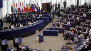 El Parlamento europeo inicia una nueva legislatura con la reelección de Von der Leyen en juego