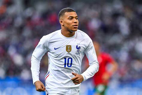 El Real Madrid con Mbappé: Un Nuevo Esquema Galáctico