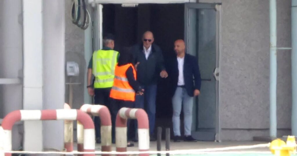 El Rey Juan Carlos I abandona Galicia horas antes de la llegada del Rey Felipe VI, la Reina Letizia y la Princesa Leonor