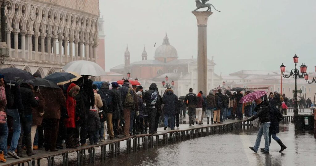 El ayuntamiento de Venecia evalúa duplicar su impuesto turístico