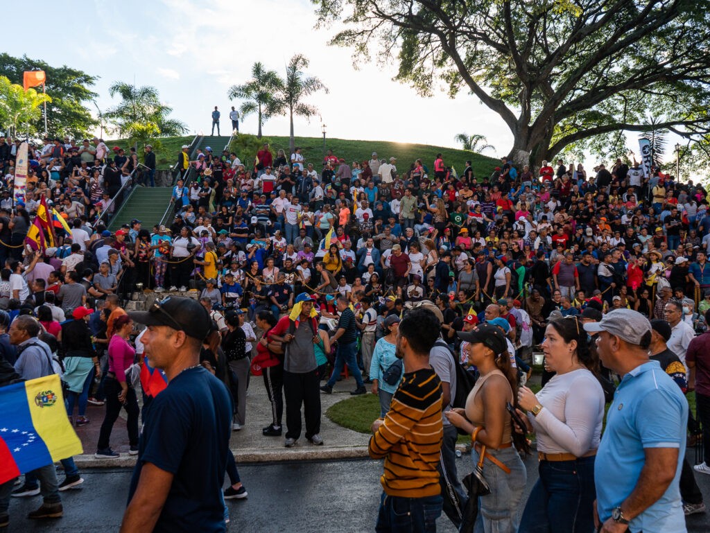 El chavismo se concentró en el Balcón del Pueblo para escuchar a Nicolás Maduro celebrar (fotos)