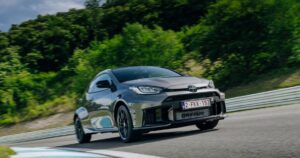 El desarrollo de este deportivo toma lo mejor del mundo de los rallyes