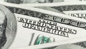 El dólar global cayó a niveles mínimos de un mes tras el dato de inflación en Estados Unidos