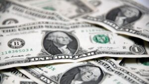 El dólar global sube ante una semana de más señales de la Fed sobre el futuro de las tasas