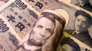 El dólar trepó a un máximo de 38 años frente al yen
