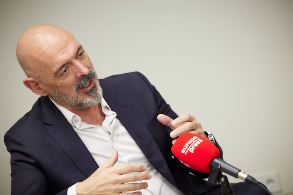 El juez del 'caso Begoña' cambia la condición del rector de la UCM a investigado y le cita para el 29 de julio
