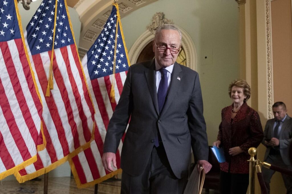 El líder del Senado de EE.UU. instó en privado a Biden a suspender campaña, según ABC - AlbertoNews