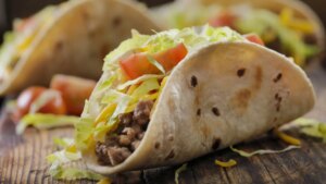 El mejor taco de España se come en este pequeño puesto de un mercado de Vallecas