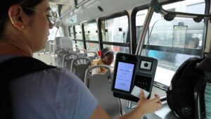 El metro reitegrará saldos a usuarios de buses tras el accidente en Línea K
