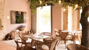 El nuevo restaurante de Zaragoza que arrasó en Valencia y cuenta con una cascada en el interior
