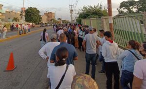 Elecciones presidenciales 2024: centros de votación en el interior del país abren con retraso y con electores en cola