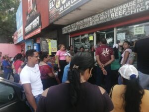 En Ciudad Guayana se abastecen antes de la elección de este 28J