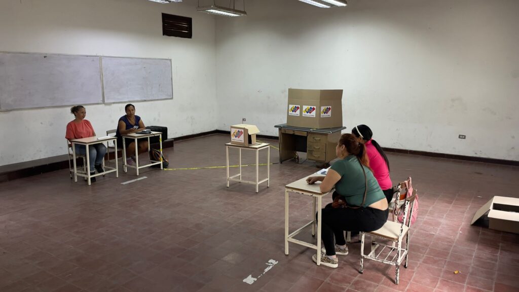 En Libertador y Baruta instalaron mesas electorales sin inconvenientes de cara a las elecciones presidenciales