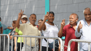 #EnFotos: Venezolanos acuden a centros electorales