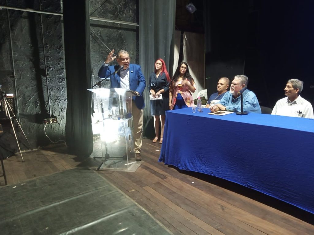 Enrique Márquez increpa a Maduro: «Nicolás no te vistas que no vas»
