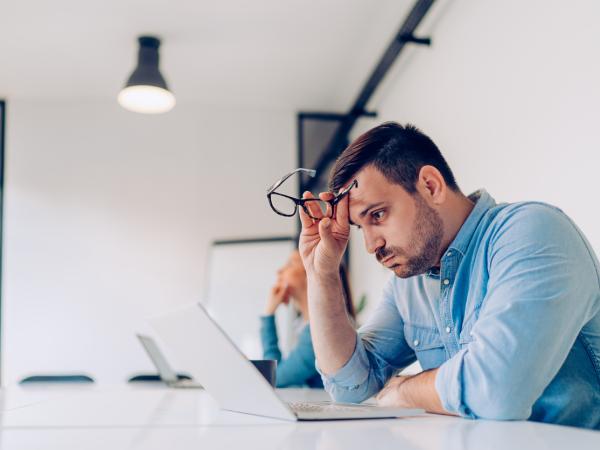 Entérese cuánto dura hoy en día un colombiano en su trabajo | Empleo | Economía
