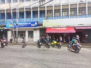 Establecimientos comerciales en La Vega trabajan «a media máquina» tras tensión postelectoral (+Fotos)