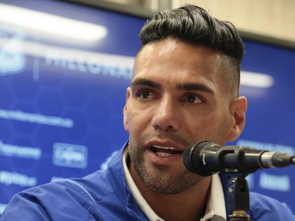 Falcao es presentado como jugador de Millonarios ante más de 30.000 aficionados en Bogotá | Regiones | Economía