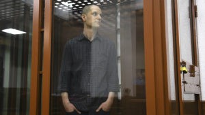 Fiscalía rusa pide 18 añosde cárcel para el periodista de EEUU Evan Gershkovich por espionaje