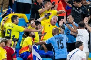 Futbolistas uruguayos se enfrentaron a hinchas colombianos tras partido de la Copa América (+Videos)