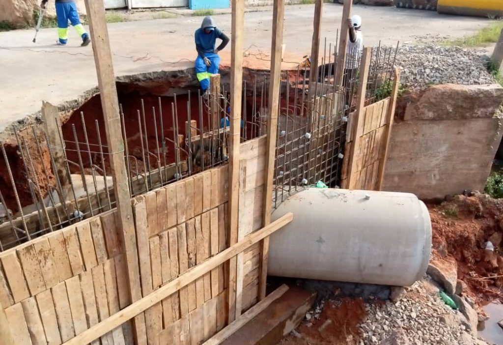 Gobierno municipal continúa trabajo en el puente de Los Coquitos | Diario El Luchador
