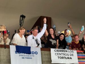 González y Machado prometen en la UCV libertad a una “generación que nació en tiranía” • Crónica Uno