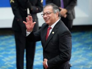 Gustavo Petro critica a alcaldes de la Costa Caribe por no bajar tarifas de la energía | Gobierno | Economía