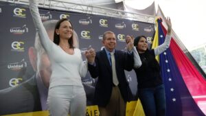Hay problemas con acreditaciones. Iglesia católica pide votar con “respeto”.