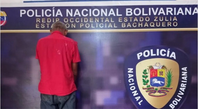 Hombre ataca a adolescentes con un cuchillo