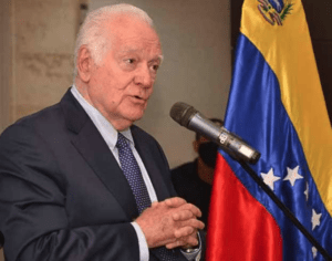 Hospitalizan al dirigente Eduardo Fernández