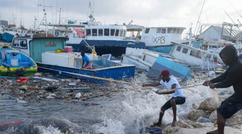 Huracán Beryl deja al menos siete muertos a su paso por el Caribe