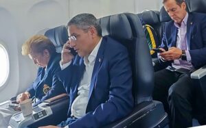 Impiden despegar de Panamá un vuelo con expresidentes que iban a Venezuela como observadores