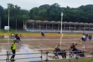 Incluirán motopiruetas en el desfile del 5 de julio y abundan las críticas en redes