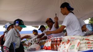Inflación en Venezuela se desacelera, pero muchos votantes aún no pueden llegar a fin de mes