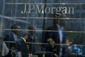 JPMorgan advierte sobre la inflación y aumenta su provisión para impagos de crédito