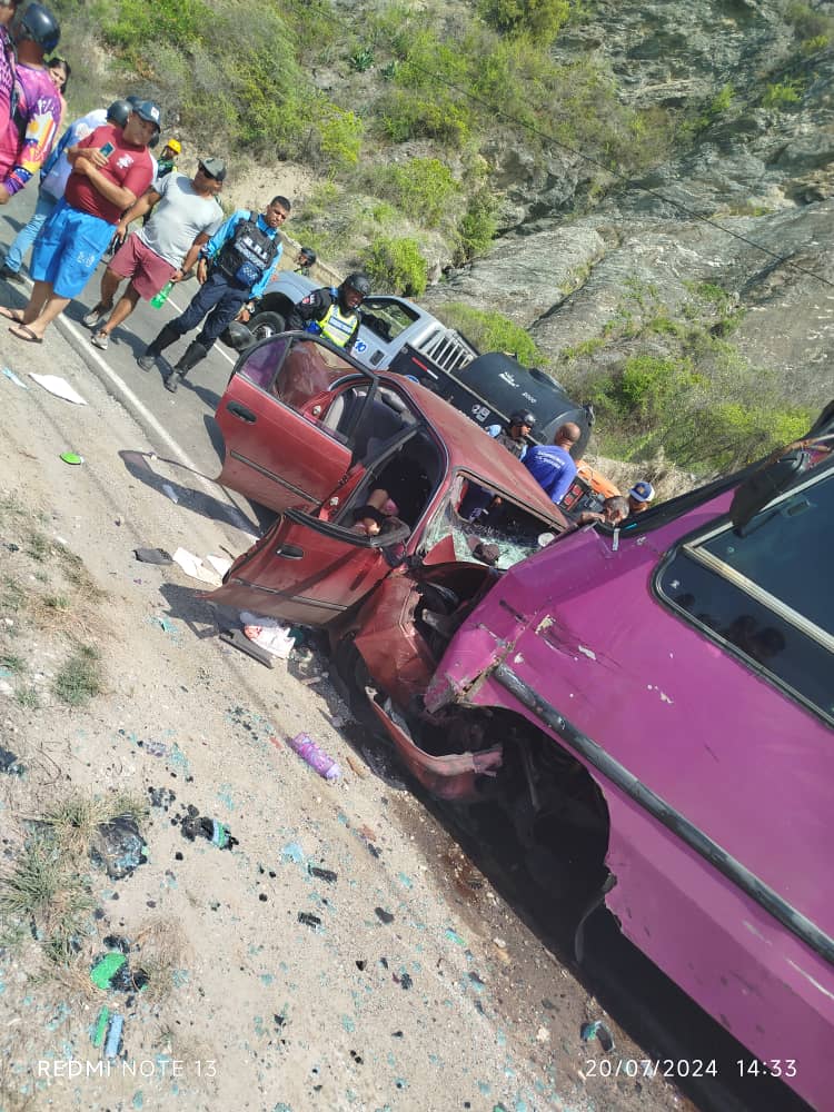 Joven murió en choque de Corolla y bus en recta de Los Caballos