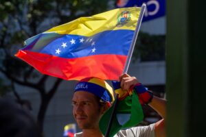 Jóvenes barineses aún apuestan a cambiar el país desde los partidos políticos