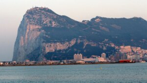 La Calentita, qué es y cómo preparar el plato emblemático de la gastronomía de Gibraltar
