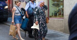 La Policía desahucia a Zohra y le da una alternativa habitacional sin concretar las condiciones: “A lo mejor tres días, o una semana, y luego te vas a la calle otra vez”