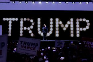 La campaña de Trump confía en que el entusiasmo generado por Kamala Harris será pasajero - AlbertoNews