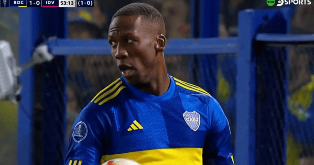 La increíble corrida de Luis Advíncula que generó la ovación de la hinchada de Boca Juniors ante Independiente del Valle por Copa Sudamericana